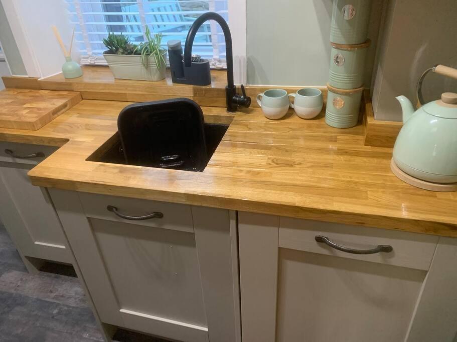 Quaint 1 Bedroom Cottage In Pudsey, Leeds 외부 사진